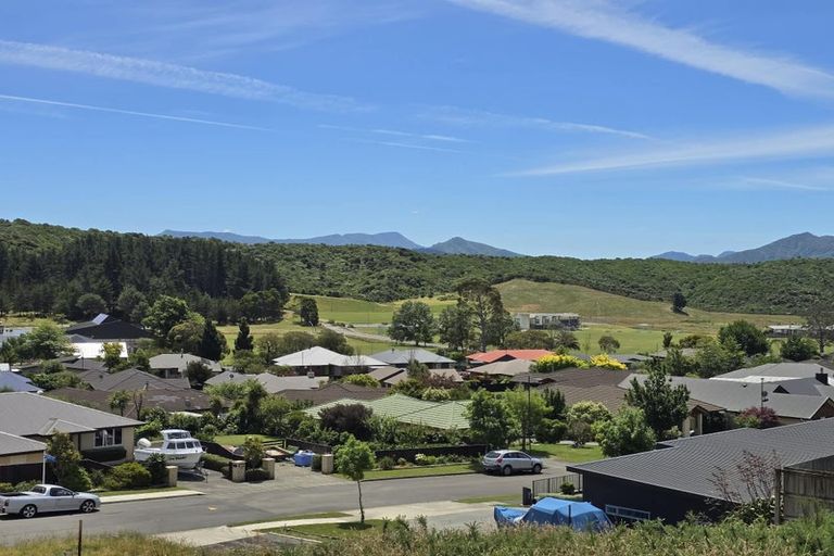 Photo of property in 10 Raukura Rise, Picton, 7220