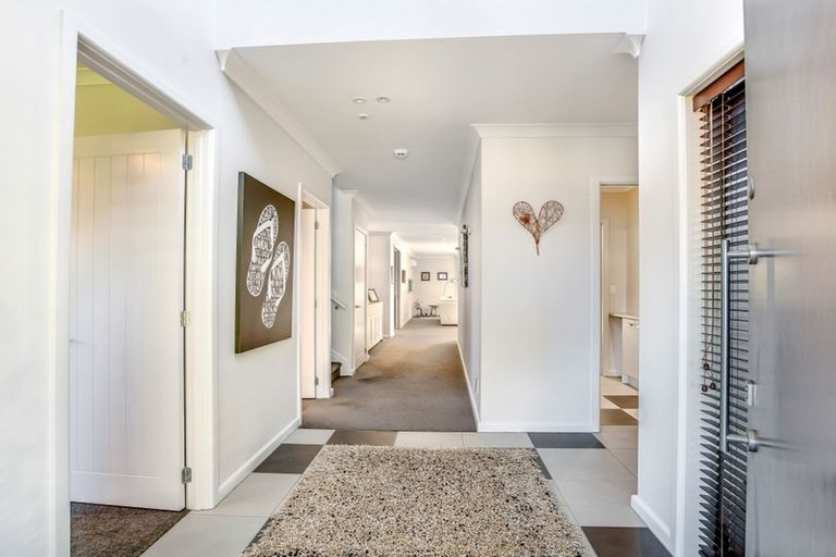 Photo of property in 17 Hinau Street, New Lynn, Auckland, 0600