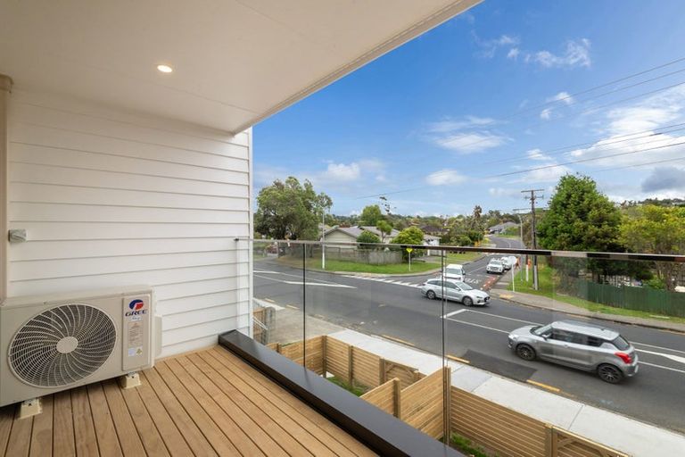 Photo of property in 94 Godley Road, Green Bay, Auckland, 0604