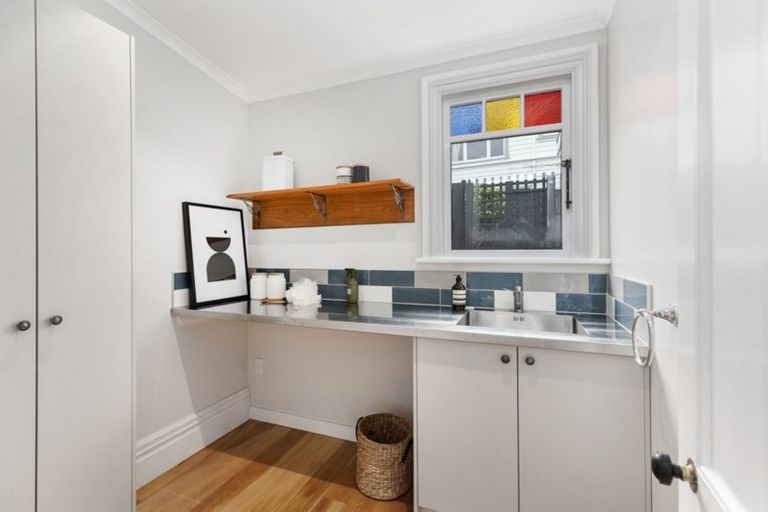 Photo of property in 12 Eden Street, Island Bay, Wellington, 6023