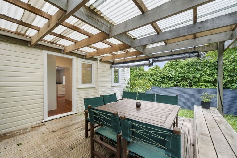 Photo of property in 16 Albemarle Road, Northland, Wellington, 6012