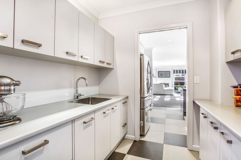 Photo of property in 17 Hinau Street, New Lynn, Auckland, 0600