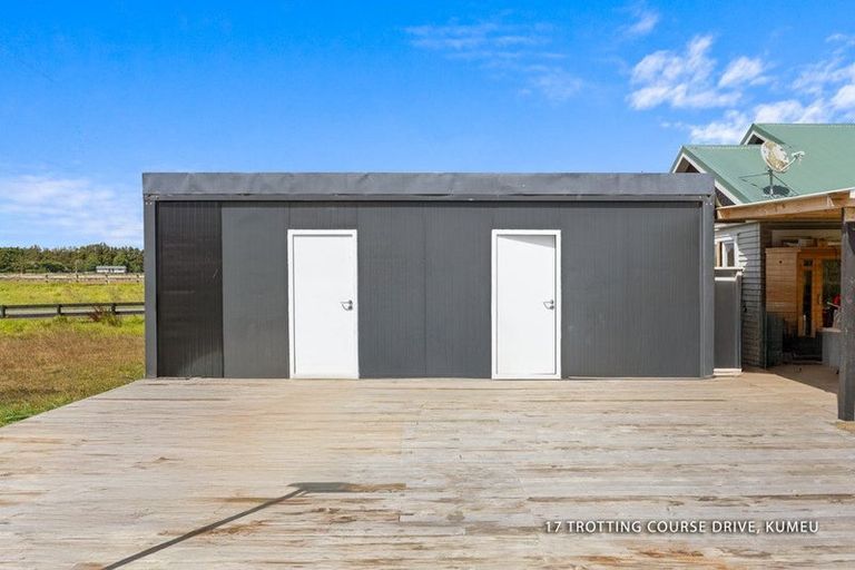 Photo of property in 15 Trotting Course Drive, Kumeu, 0891
