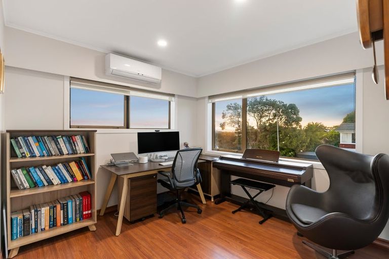 Photo of property in 6 Chelsea View Drive, Chatswood, Auckland, 0626