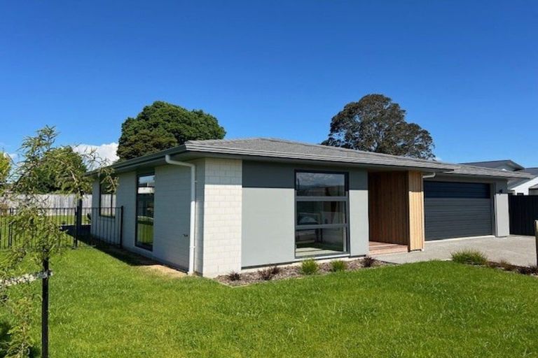 Photo of property in 14 Hereford Drive, Carterton, 5713