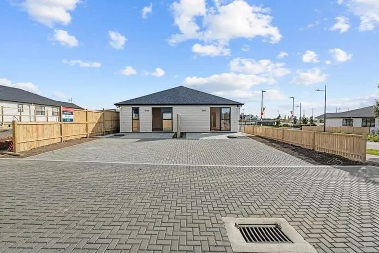 Photo of property in 12 Rorotu Avenue, Karaka, Papakura, 2113