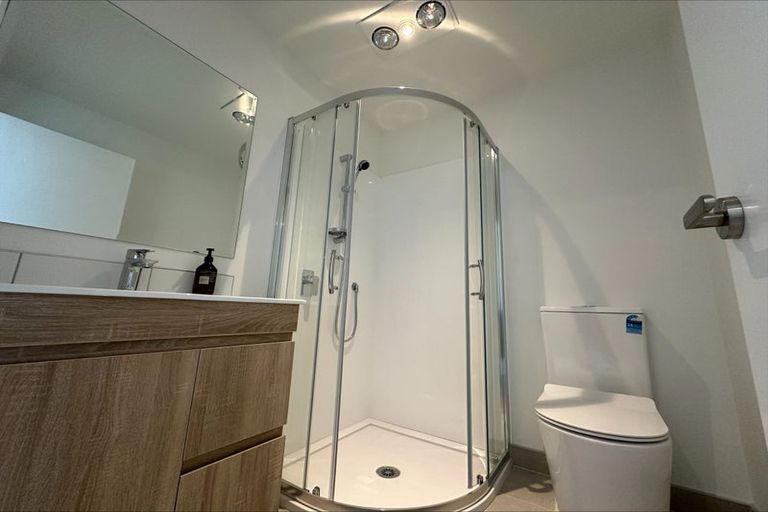 Photo of property in 64 Rauemi Way, Te Atatu South, Auckland, 0610