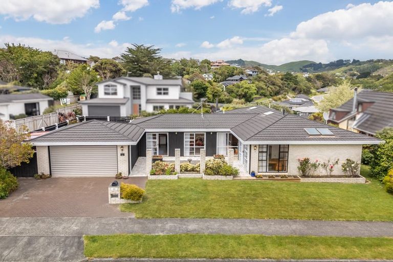 Photo of property in 11 Observatory Close, Whitby, Porirua, 5024