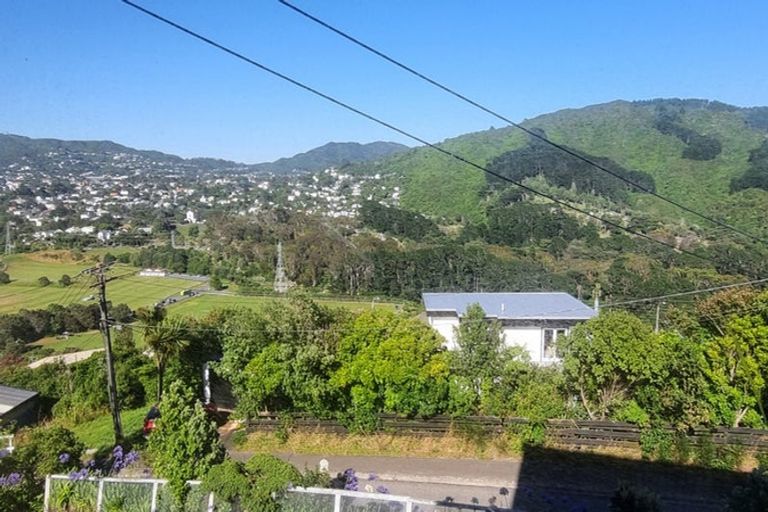 Photo of property in 12 Huntingdon Street, Northland, Wellington, 6012