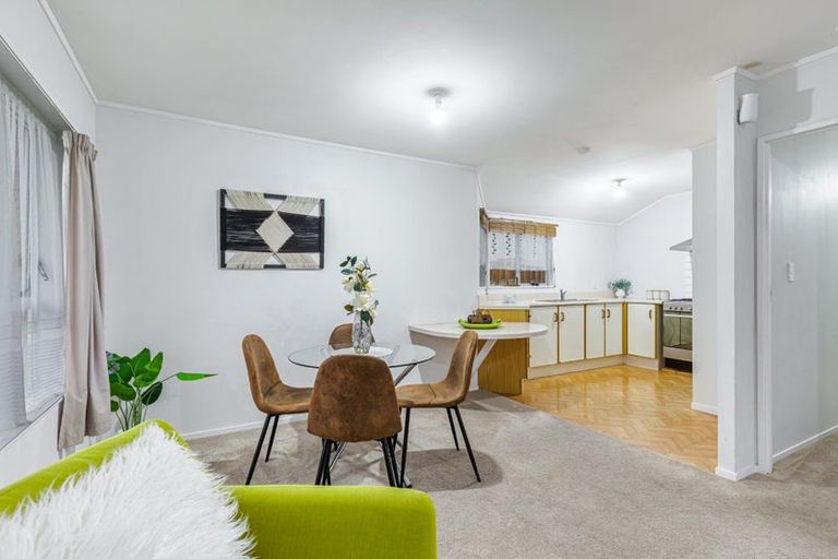 Photo of property in 5 Newington Road, Henderson, Auckland, 0612