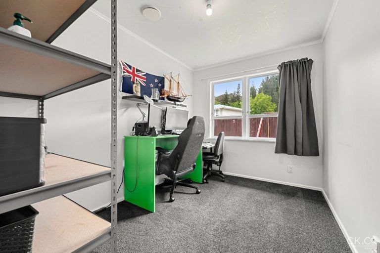 Photo of property in 7 Prestige Place, Maoribank, Upper Hutt, 5018