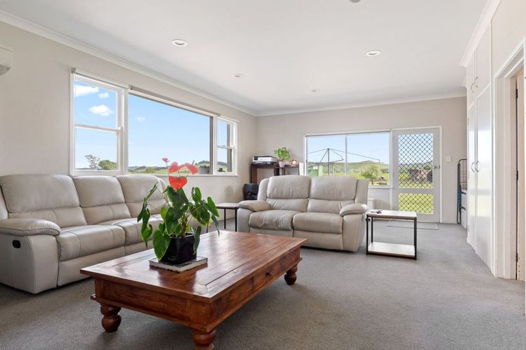 Photo of property in 33 Caesar Road, Ormond, Gisborne, 4071
