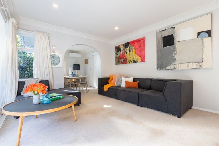 Photo of property in 28 Karu Crescent, Waikanae, 5036