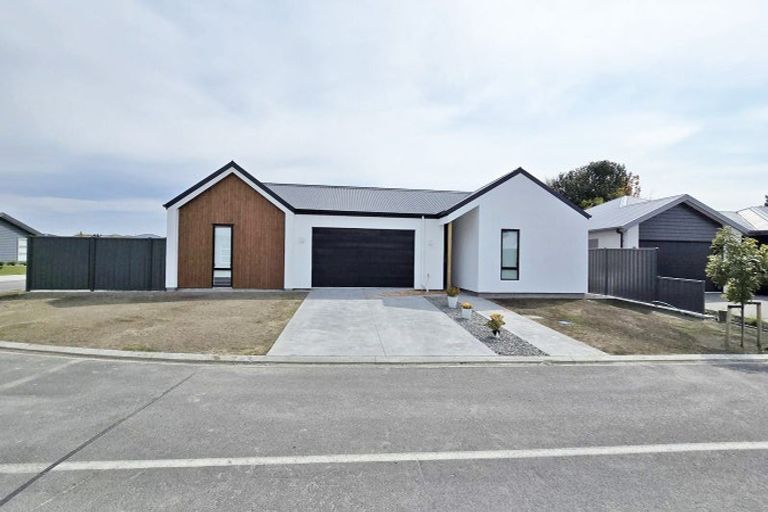 Photo of property in 7 George Yee Place, Taradale, 4112