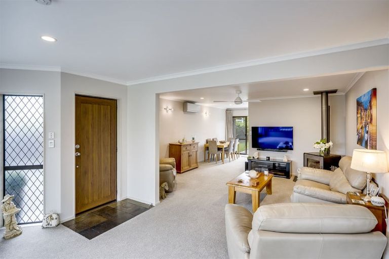 Photo of property in 23a Hammond Road, Taradale, Napier, 4112