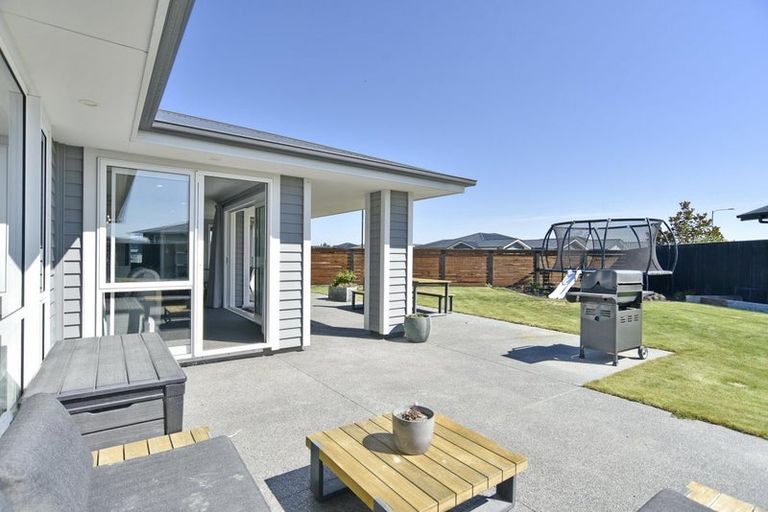 Photo of property in 35 Koura Drive, Rangiora, 7400