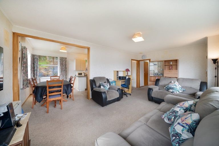 Photo of property in 3 Jonathan Way, Paparangi, Wellington, 6037