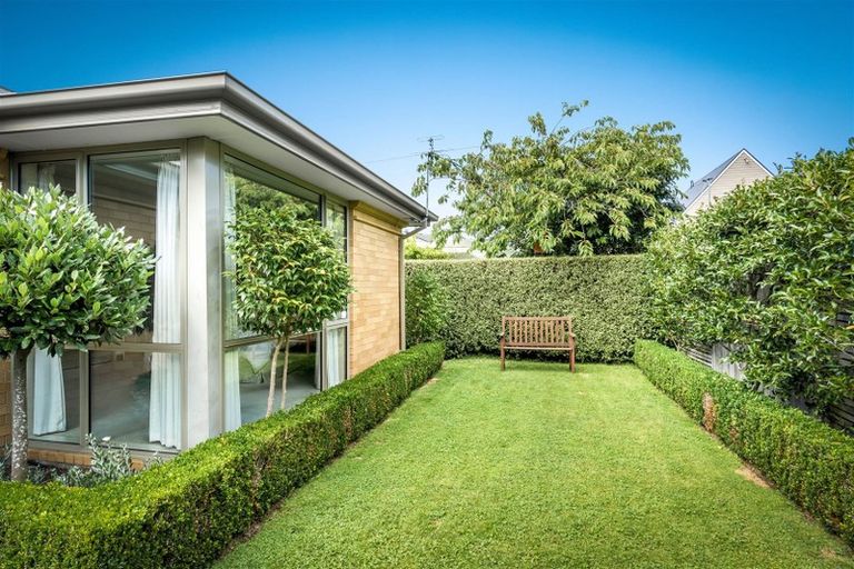 Photo of property in 9c Buxton Terrace, Saint Martins, Christchurch, 8022