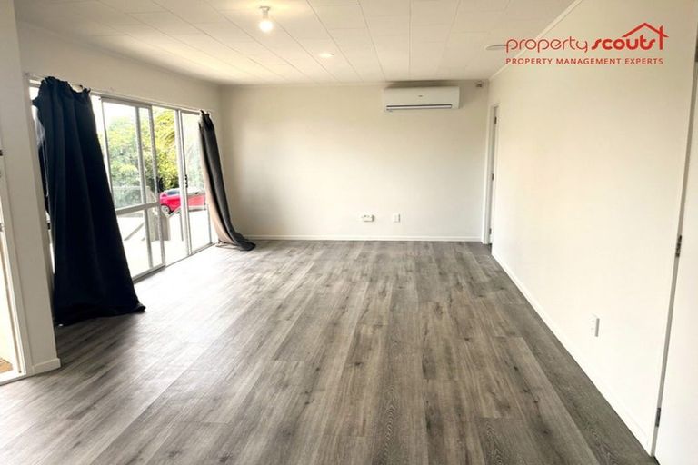 Photo of property in 4 Garton Drive, Massey, Auckland, 0614