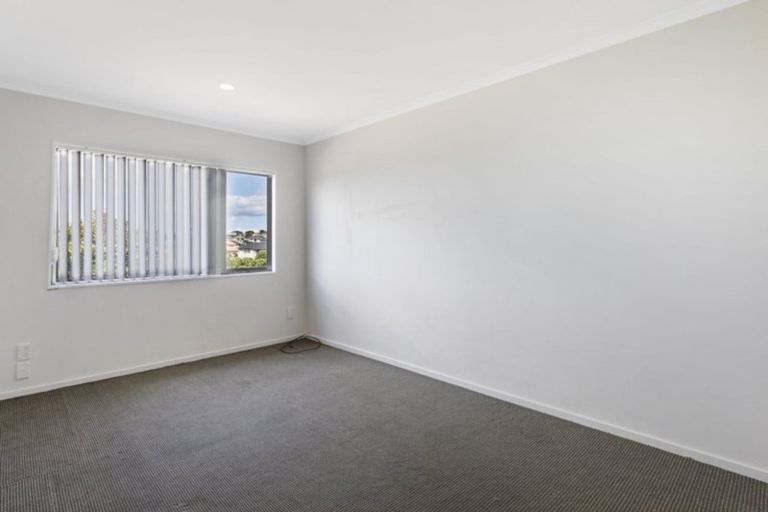 Photo of property in 98a Naylors Drive, Mangere, Auckland, 2022