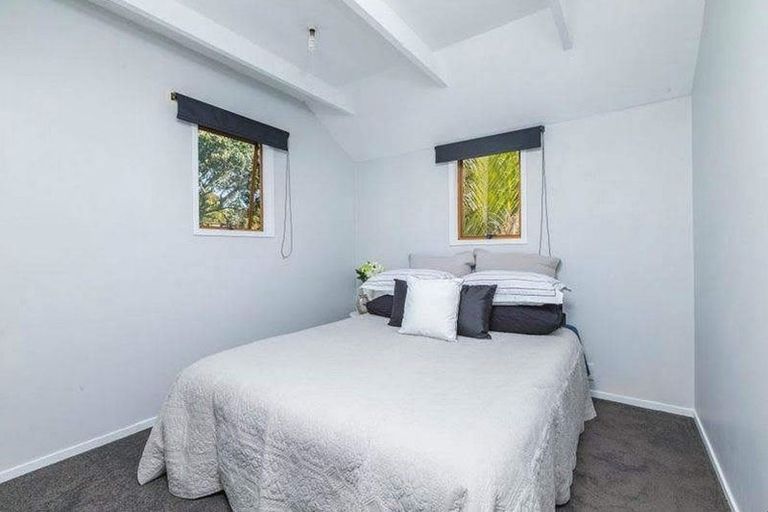 Photo of property in 2/26 Capilano Place, Glenfield, Auckland, 0629