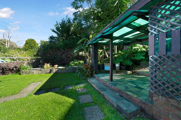 Photo of property in 28 Manhattan Heights, Glendene, Auckland, 0602