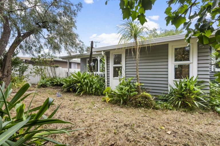 Photo of property in 9 Kamaka Road, Mangere Bridge, Auckland, 2022