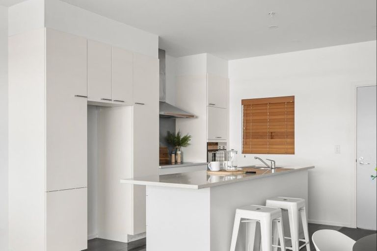 Photo of property in Marina View Apartments, 303/4 Reads Quay, Gisborne, 4010