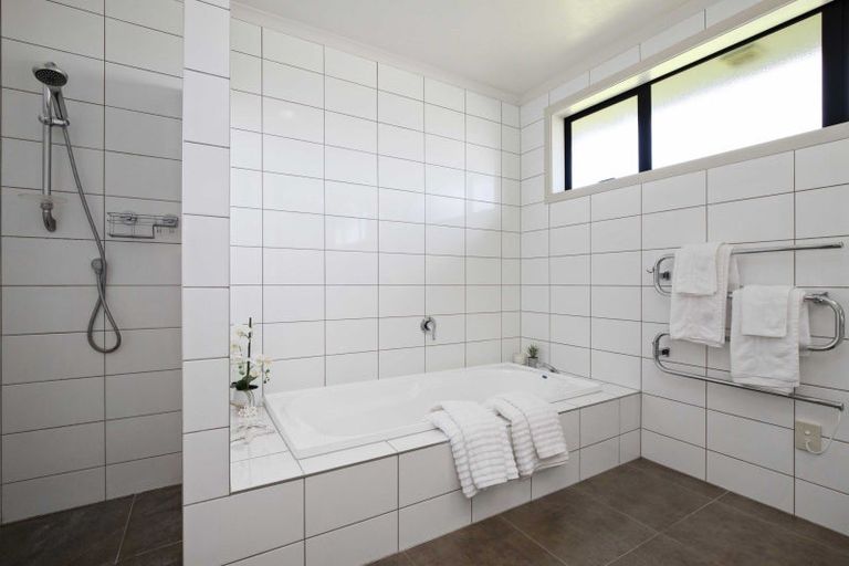 Photo of property in 5 Parsot Place, Pukekohe, 2120