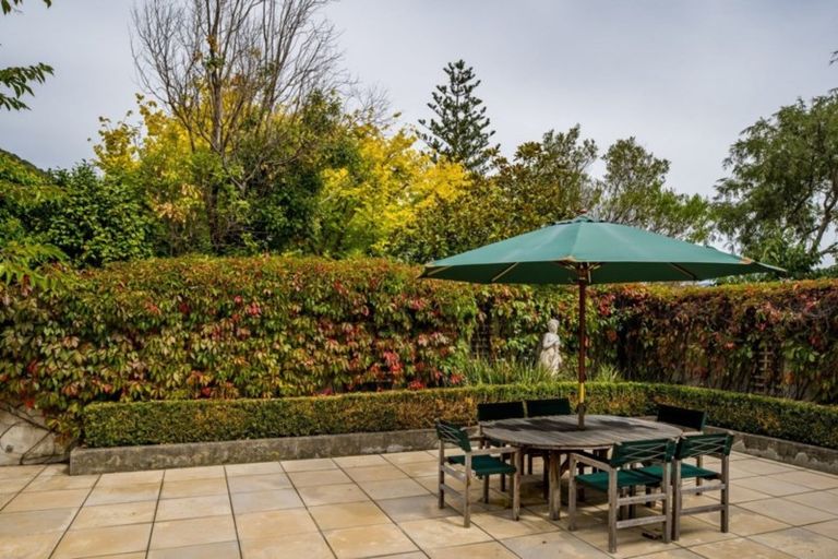 Photo of property in 60 Cheviot Road, Lowry Bay, Lower Hutt, 5013