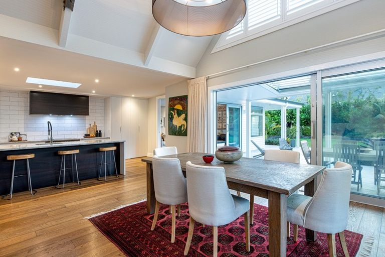 Photo of property in 6 Tiri Road, Milford, Auckland, 0620
