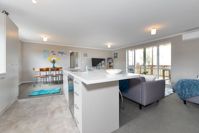 Photo of property in 9 Weka Street, Mangawhai, 0505