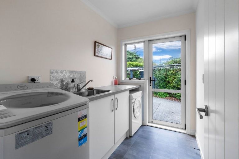 Photo of property in 11 Byron Brown Place, Otaki Beach, Otaki, 5512