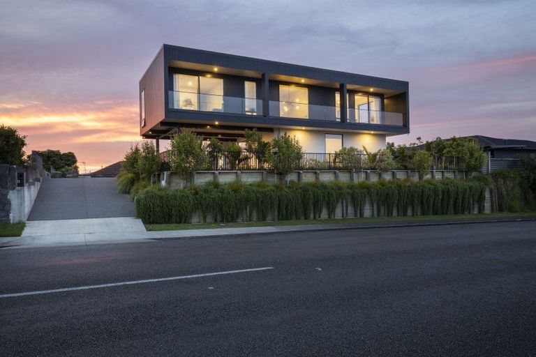 Photo of property in 8 Kowhai Street, Strandon, New Plymouth, 4312