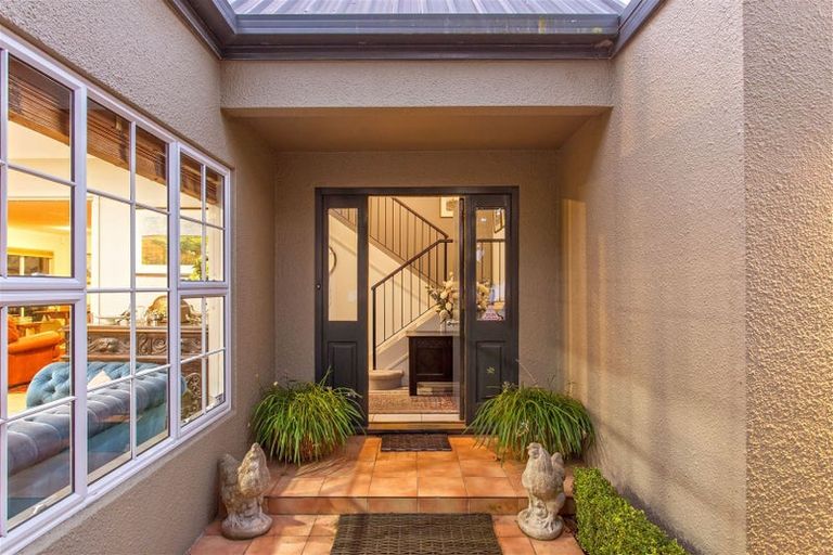 Photo of property in 17 Snowdon Road, Fendalton, Christchurch, 8052