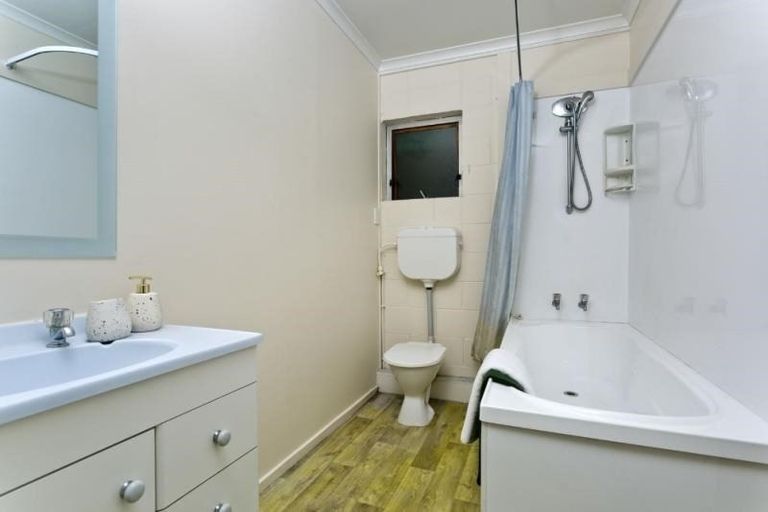 Photo of property in 61 Merriefield Avenue, Forrest Hill, Auckland, 0620