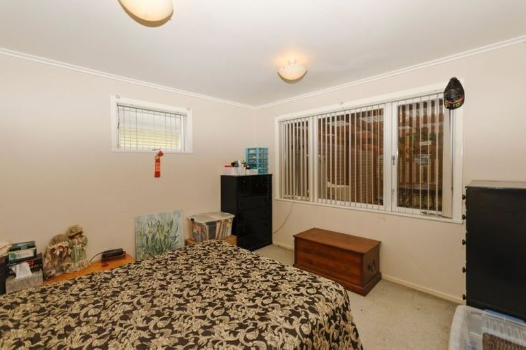 Photo of property in 5 Marlene Avenue, Te Atatu South, Auckland, 0610