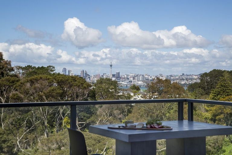 Photo of property in 8b Huka Road, Birkenhead, Auckland, 0626