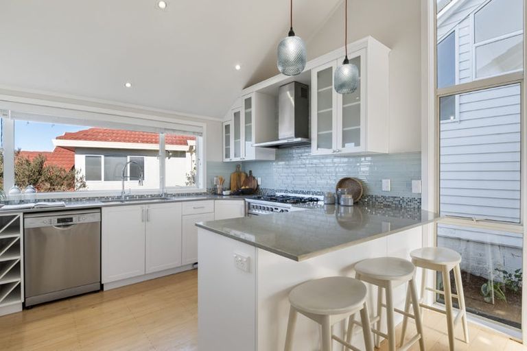 Photo of property in 14 Mcfetridge Place, Hillcrest, Auckland, 0627