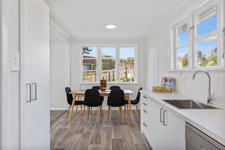 Photo of property in 19 Chew Place, Ranui, Porirua, 5024