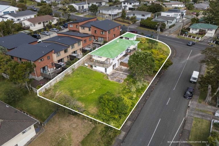 Photo of property in 84 Awaroa Road, Sunnyvale, Auckland, 0612