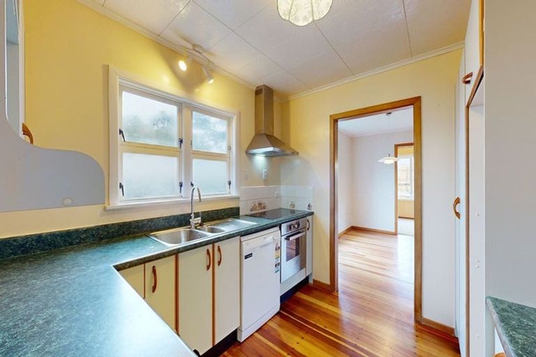 Photo of property in 3 Dunmail Way, Newlands, Wellington, 6037