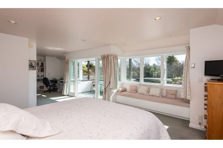 Photo of property in 37 Holly Road, St Albans, Christchurch, 8014