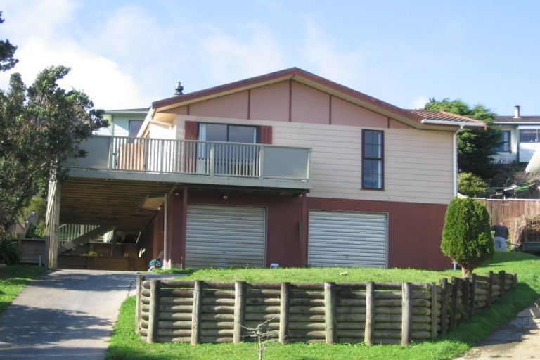 Photo of property in 7 Pimlico Place, Newlands, Wellington, 6037