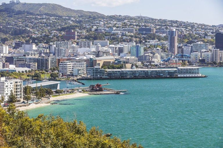 Photo of property in Beauport Apartments, 30u2 The Crescent, Roseneath, Wellington, 6011