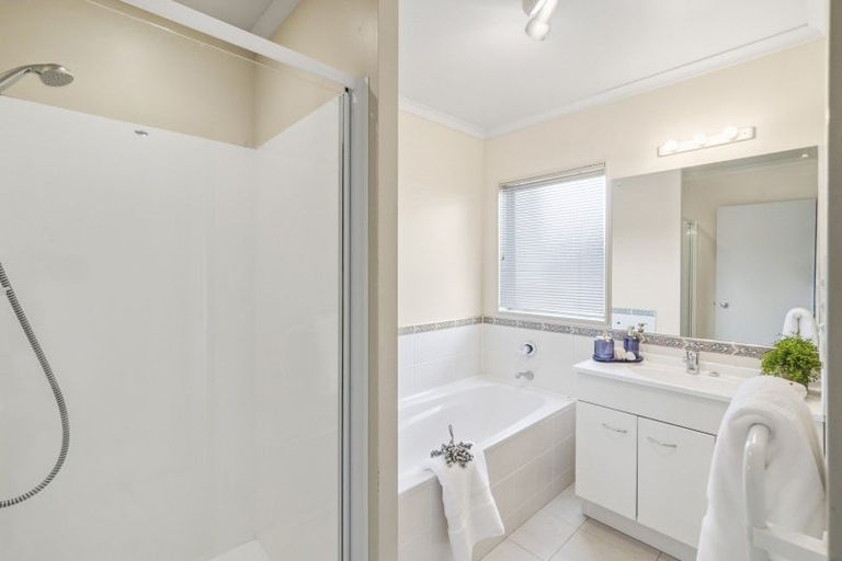Photo of property in 14 Carisbrook Crescent, Papakura, 2110