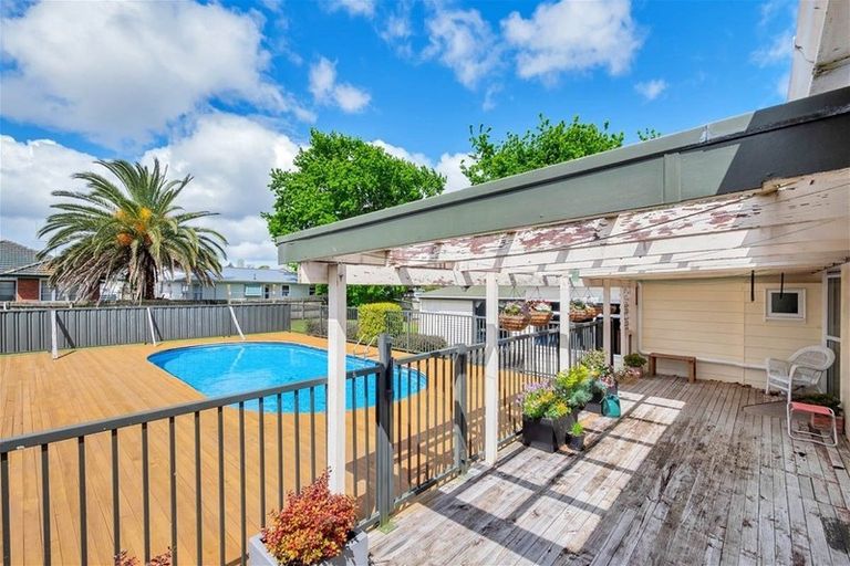 Photo of property in 35 Harrington Road, Henderson, Auckland, 0610