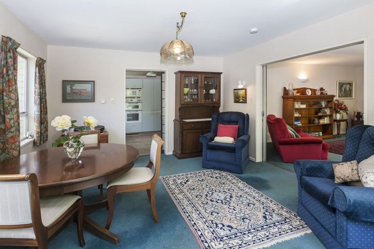 Photo of property in 8 Esher Place, Saint Martins, Christchurch, 8022