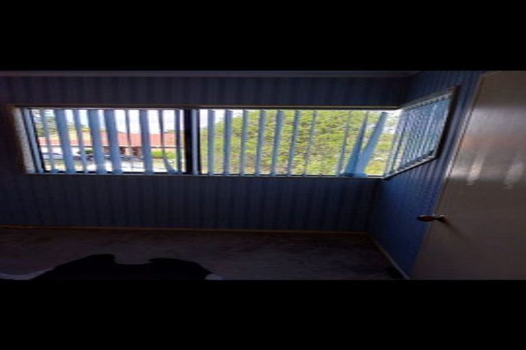 Photo of property in 2/28 Lochend Place, Highland Park, Auckland, 2010