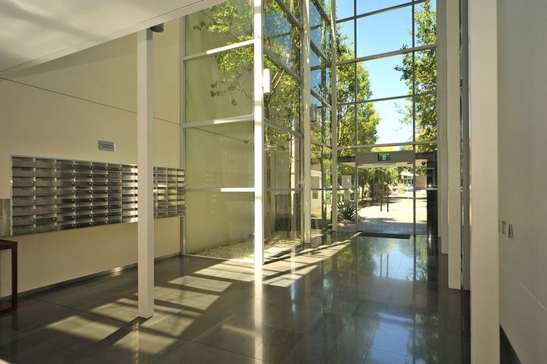 Photo of property in Sanctum Apartment, 10 Ebor Street, Te Aro, Wellington, 6011